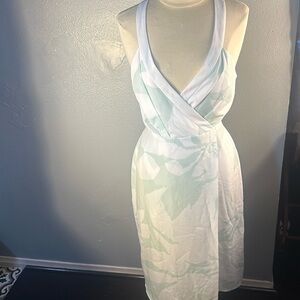 New. 3/4 long mint and white dress.. size 10